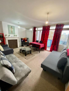 Cosy 3 Bed Apt, Old Truman Brewery! Brick Lane, London, E1